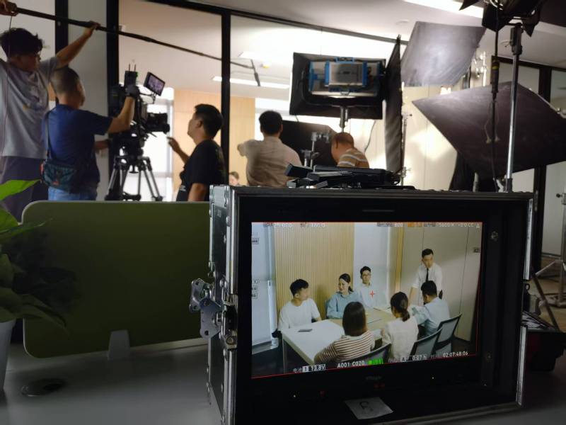 孝昌县TVC拍摄公司：科技产品视觉化大师，诠释未来感与功能美学